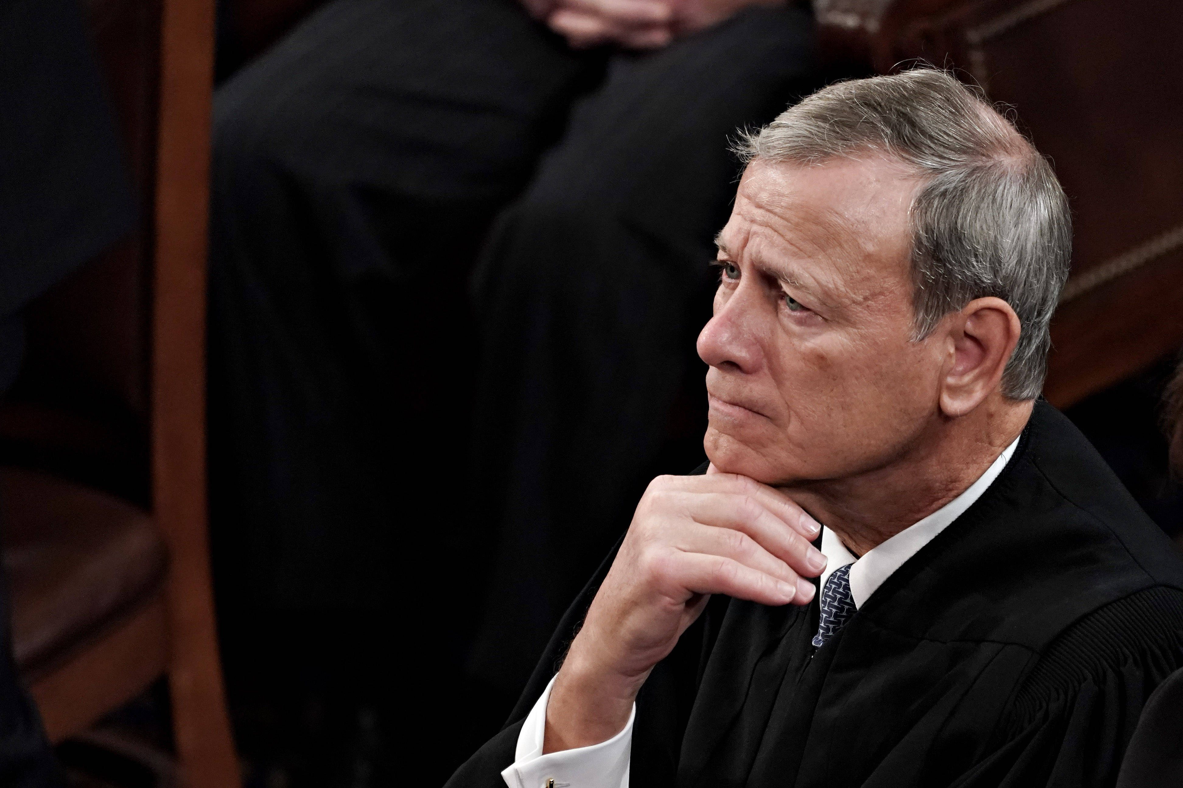 中美SupremeCourtChiefJusticeJohnRoberts:CautiouslyAddressingAIApplicationsintheLe