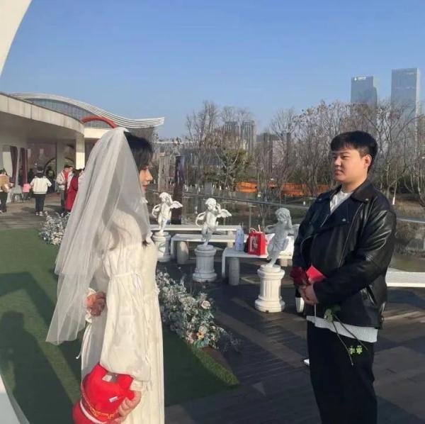 成都新春结婚潮遇上AI挑战，婚姻知识真的过时了吗？